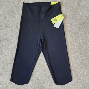 All in Motion Women | Sculpt High-Rise Capri XS